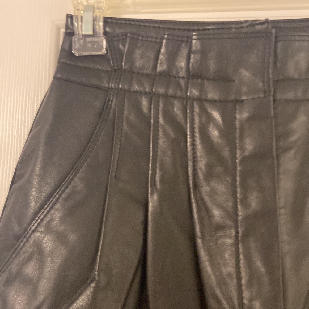 TOFFS High waisted 100% leather pants size 6M inseam 30” waist 26” flat - Picture 4 of 12